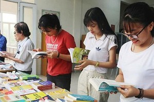 The 2022 Reading Culture Ambassadors Contest aims to encourage and promote reading habits in the community and raise awareness of using books as a tool for critical thinking, especially the young generation.
