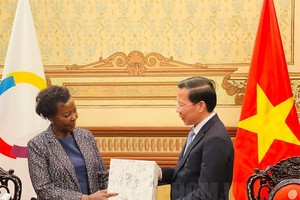 Chairman of the HCMC People’s Committee Phan Van Mai and General Secretary of the OIF, Louise Mushikiwabo