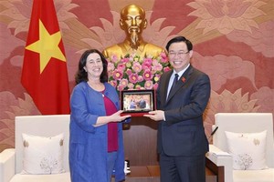 National Assembly Chairman Vuong Dinh Hue receives WB Regional Vice President for East Asia and Pacific Manuela V. Ferro. (Photo: VNA)