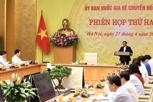 Prime Minister Pham Minh Chinh speaks at the meeting. (Photo: VNA)
