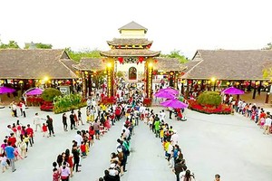 A sharp increase of tourists during the four-day holiday shows positive signs of tourism recovery after the Covid-19 pandemic. (Photo: SGGP)