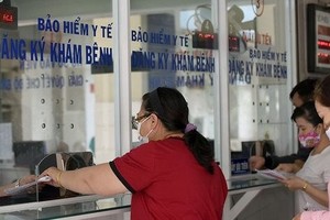People with health insurance register for medical check-ups. (Photo: congly.vn)