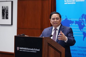 Prime Minister Pham Minh Chinh delivers a speech at Harvard Kennedy School. (Photo: VNA)