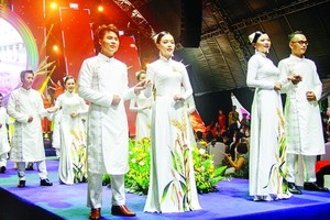 ​Contestants in the the “Charming Ao Dai” beauty contest 