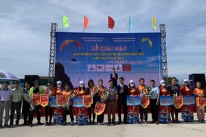The second National Paragliding Club Championships 2022 opens on Ly Son Island off the coast of Quang Ngai Province on May 21.