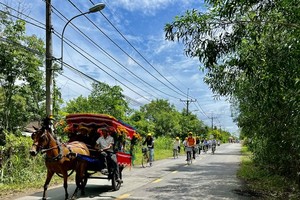 Visitors can travel by bicycle or horse-drawn carriage.