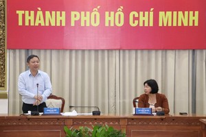 Vice Chairman of the municipal People’s Committee Duong Anh Duc receives a delegation of officials of the Mekong Delta province of Bac Lieu on June 4.
