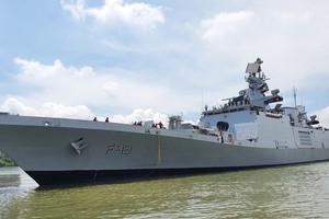 Vessel INS SAHYADRI at Nha Rong Wharf on June 24 (Photo: SGGP)