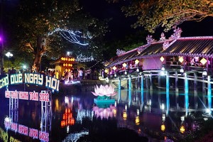 Rural market - Thanh Toan tile-roofed bridge (Photo: thuathienhue.gov.vn)
