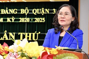 Chairwoman of the HCMC People’s Council Nguyen Thi Le speaks at the meeting. (Photo: SGGP)