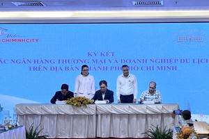 Travel businesses and  banks signloan contracts wwith a preferential interest rate.