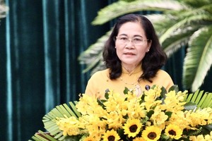 Chairwoman of the People’s Council of the city Nguyen Thi Le said that the city hoped to accompany businesses to quickly resume operations.