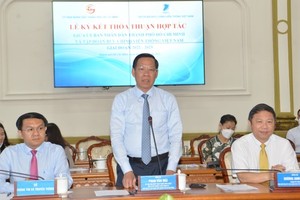 The People’s Committee of HCMC and Vietnam Posts and Telecommunications Group (VNPT) sign an agreement on digital transformation and smart city construction in the 2022-2025 period.
