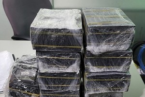 Cash seizure by the Tan Binh District's Police Department at Tan Son Nhat International Airport