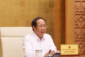 Deputy Prime Minister Le Van Thanh chairs a meeting on the progress of the eastern section of the north-south expressway project in the 2021-2025 period. (Photo: TTXVN)