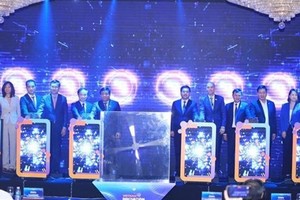 Delegates launch the Vietnam Innovation Challenge 2022 in Hanoi on October 25. (Photo: VNA)