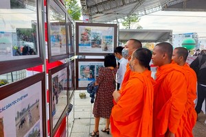 The exhibition displays more than 600 photos and documents affirming unity and solidarity among ethnic groups and religions in the country. ​