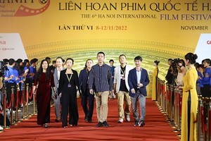 Red carpet of sixth Hanoi International Film Festival (Photo: VNA) 