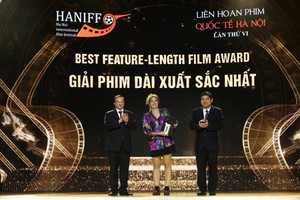 The movie titled “Paloma” of Brazil wins the “Best Feature –Length Film” award at the 6th Hanoi International Film Festival (HANIFF) 2022.