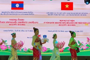 A performance of Laotian traditional dance at the ceremony