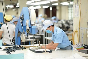 Enterprises in the textile, garment and footwear industries are facing difficulties on a variety of fronts, including a reduction in export orders. (Photo: VNA)