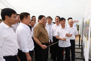 Prime Minister Pham Minh Chinh inspects the progress of construction project of HCMC-Thu Dau Mot-Chon Thanh expressway.