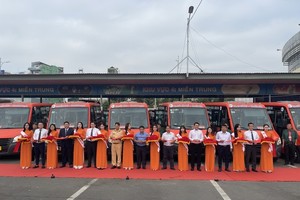 The bus routes are launched by the collaboration of three transport departments of HCMC, Binh Duong and Dong Nai provinces. (Photo: SGGP)