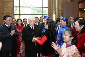 Party General Secretary Nguyen Phu Trong extends Tet greetings to Hanoians. (Photo: SGGP)