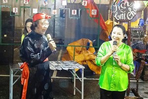 A performance of Bai Choi singing by Quang Ngai Province's artists