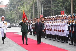 President Vo Van Thuong attends a ceremony to honor 10 outstanding youths and 43 promising figures of the armed forces in 2022 (Photo: VNA)