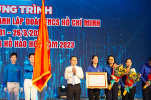 The HCMC Communist Youth Union held a ceremony on March 24 to celebrate the 92nd anniversary of the Ho Chi Minh Communist Youth Union (March 26, 1931 – 2023) and the award ceremony of Ho Hao Hon Prize 2023. (Photo: SGGP)