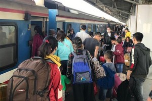 Sai Gon Railway Transport Joint Stock Company offers 5,000 tickets with a discount of 20 percent for passengers traveling from April 1 to April 26. (Photo: SGGP)