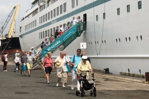 Amadea cruise ship carrying more than 300 passengers arrives at Sai Gon Port in HCMC on March 31. (Photo: SGGP)