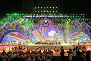 A special art performance marking the 370th founding anniversary of Khanh Hoa Province (Photo: SGGP)