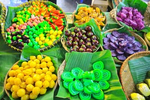 Colorful beauty of traditional cakes (Photo: SGGP)