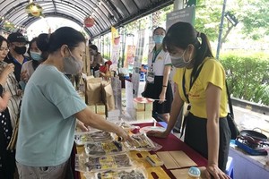 A wide range of agricultural and specialty products are on display at the Regional Agricultural and Specialty Product Festival being held at Gigamall in HCMC’s Thu Duc city from April 28 to May 2. (Photo: VNS/VNA)