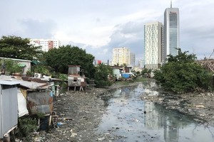 Polluted Xuyen Tam Canal (Photo: SGGP)