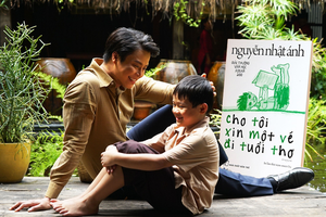 A scene in the drama, "Give Me a Ticket to Childhood" performed by Hong Hac Theater (Photo: SGGP)