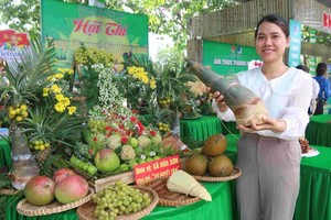 A stall displaying Ninh Thuan's specialties (Photo: SGGP)