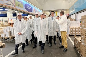 The HCMC high-ranking delegation led by Secretary of the municipal Party Committee Nguyen Van Nen visits Rungis International Market. (Photo: SGGP)