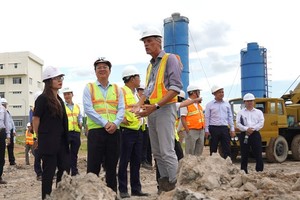Vice Secretary of the HCMC Party Committee Nguyen Ho Hai led a working delegation to inspect the progress of the second phase of the HCMC Environmental Sanitation Project on July 13. (Photo: SGGP)