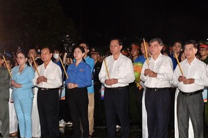 HCMC's candle lighting ceremony held in tribute to heroic martyrs