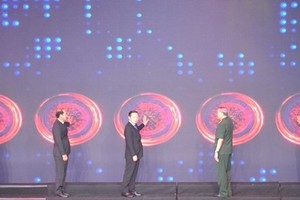 Representatives kick of the website of the National Action Centre for Toxic Chemicals and Environmental Treatment (NACCET). (Photo: qdnd.vn)