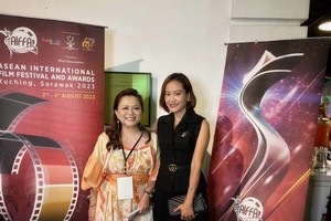 Actress Hong Anh (R) and Livan Tajang, director of the ASEAN International Film Festival & Awards (AIFFA)