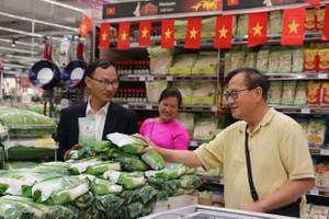 Vietnamese rice is sold at a supermarket in Europe. (Photo: angiang.gov.vn)