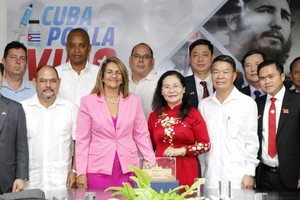 The delegation of HCMC high-ranking officials and representatives of the Ministry of Public Health of Cuba (Photo: SGGP)