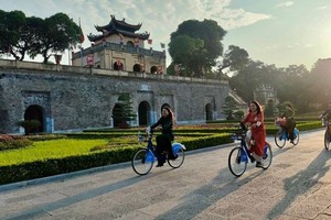 More than 100 people wearing Vietnamese traditional Ao Dai rode bicycles on main streets in the city capital of Hanoi on September 1 marking the 78th National Day (September 2). (Photo: SGGP)