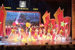 A dancing performance at the program (Photo: SGGP)