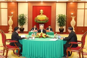 General Secretary of the Communist Party of Vietnam Nguyen Phu Trong (center) speaks at the meeting. (Photo: VNA)
