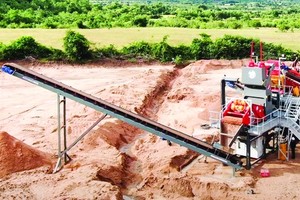 A construction project in the Mekong Delta utilizing crushed sand from rocks (Photo: SGGP)